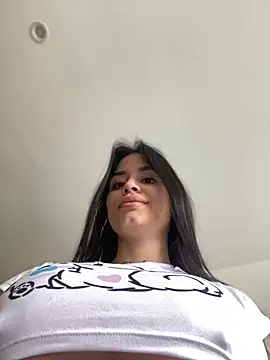 LaraHenao online show from January 2025 01:02:02 PM