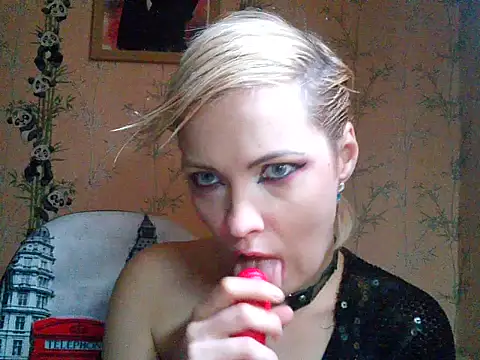 WildMissNiks online show from October 2025 08:22:01 AM