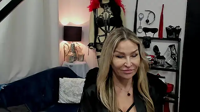 crystaLUX online show from February 2025 09:10:02 AM