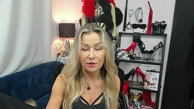 crystaLUX online show from November 2025 06:19:01 AM