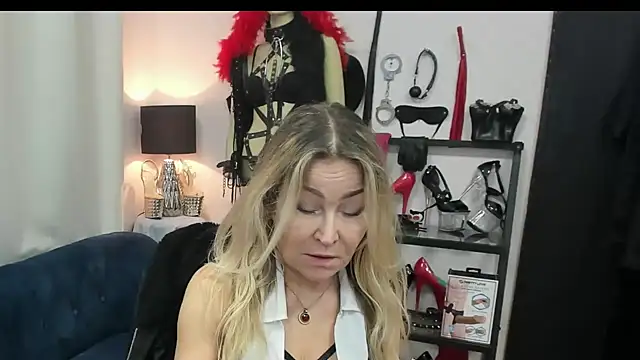 crystaLUX online show from March 2026 06:17:02 AM