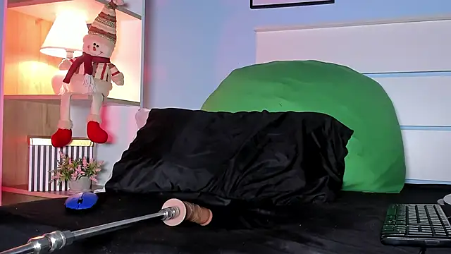 Snapshot of alicialittle chatting on December 2024 11:09:01 PM alicialittle online show from December 2024 11:09:01 PM