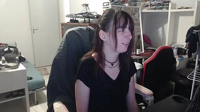 Snapshot of missthon0 chatting on February 2026 01:04:02 PM missthon0 online show from February 2026 01:04:02 PM