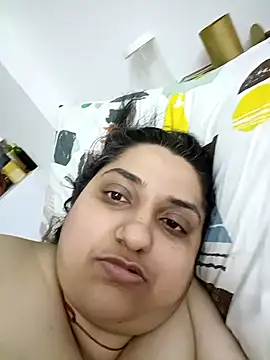 Snapshot of loveyourqueen chatting on January 2026 04:09:01 PM loveyourqueen online show from January 2026 04:09:01 PM