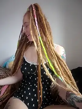 LucidLucy online show from November 2025 04:08:02 PM