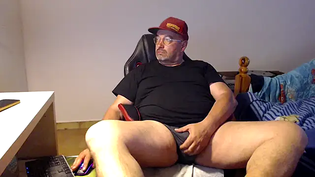 Snapshot of fraboys chatting on April 2026 02:11:01 PM fraboys online show from April 2026 02:11:01 PM