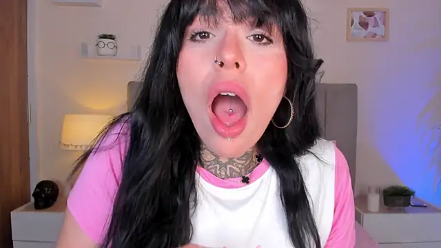 Snapshot of curvyliciousss chatting on March 2025 04:01:02 PM curvyliciousss online show from March 2025 04:01:02 PM