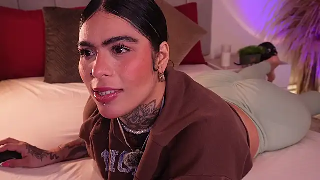 Snapshot of curvyliciousss chatting on September 2025 04:34:02 PM curvyliciousss online show from September 2025 04:34:02 PM