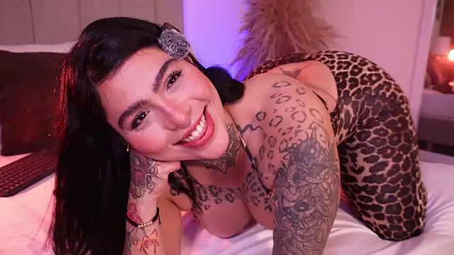 Snapshot of curvyliciousss chatting on January 2026 06:01:01 PM curvyliciousss online show from January 2026 06:01:01 PM