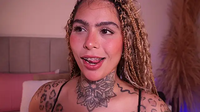 Snapshot of curvyliciousss chatting on February 2026 06:06:02 PM curvyliciousss online show from February 2026 06:06:02 PM