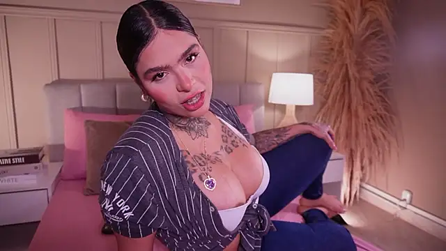 Snapshot of curvyliciousss chatting on March 2026 05:15:01 PM curvyliciousss online show from March 2026 05:15:01 PM