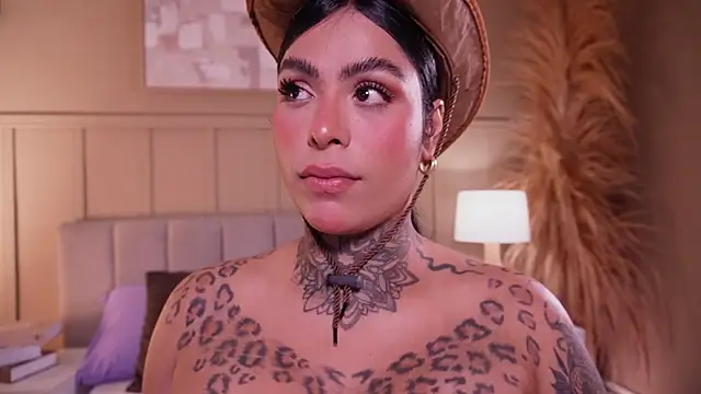 curvyliciousss online show from April 2026 05:18:01 PM