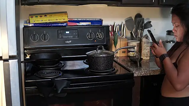 Bubbleliyah online show from December 2024 03:00:02 PM