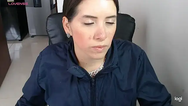 spicey latina online show from February 2026 06:09:01 PM