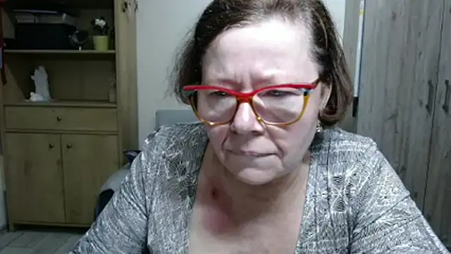 Snapshot of Adelewildx chatting on April 2026 08:39:02 PM Adelewildx online show from April 2026 08:39:02 PM