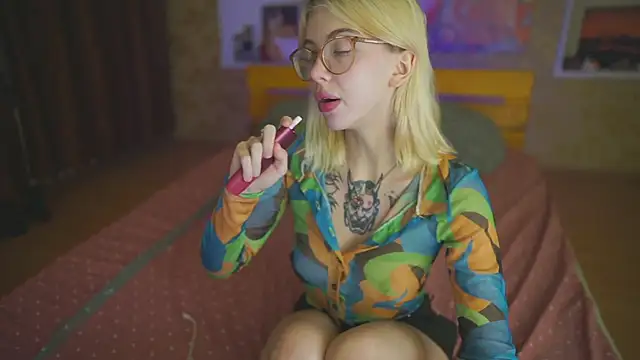 Allison Cuty online show from December 2024 10:22:01 PM