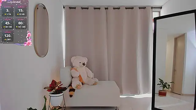 roxie gates  online show from September 2025 04:51:02 PM