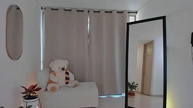 roxie gates  online show from September 2025 08:02:02 PM