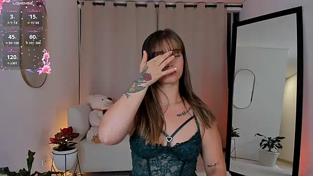 roxie gates  online show from November 2025 12:55:02 AM