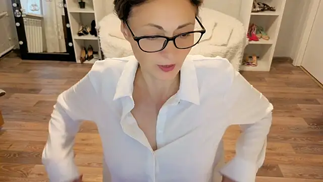 CaringSophie online show from October 2025 07:47:02 AM