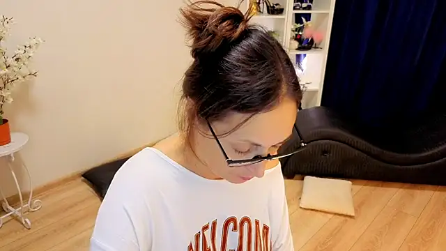 CaringSophie online show from February 2026 01:44:01 PM