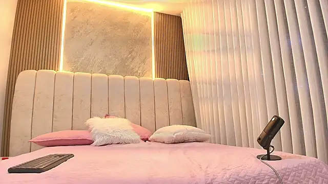 emyli sw  online show from February 2026 03:05:02 AM