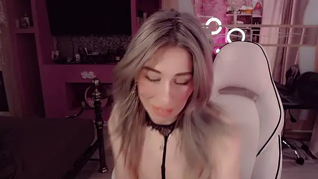 AnnieGOld  online show from February 2026 07:40:01 PM