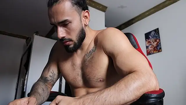 Snapshot of Baky_sexy chatting on December 2024 02:46:02 PM Baky sexy online show from December 2024 02:46:02 PM