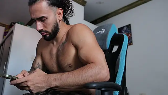 Snapshot of Baky_sexy chatting on January 2025 03:02:01 PM Baky sexy online show from January 2025 03:02:01 PM