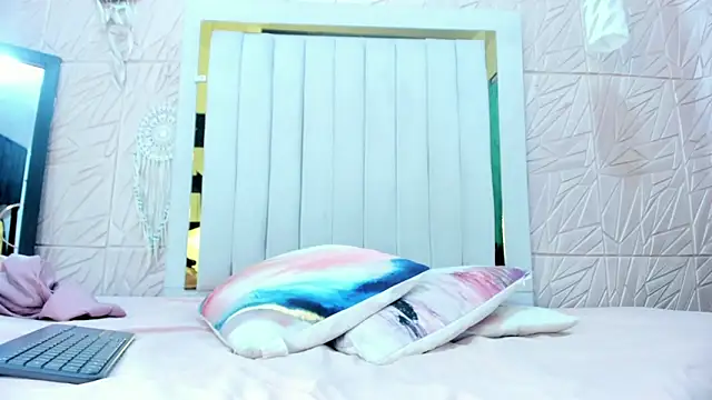 Rebecca Mitchell online show from November 2025 11:53:01 AM