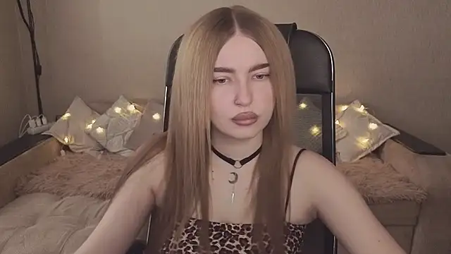 ViolettaLopez online show from November 2025 10:15:01 AM