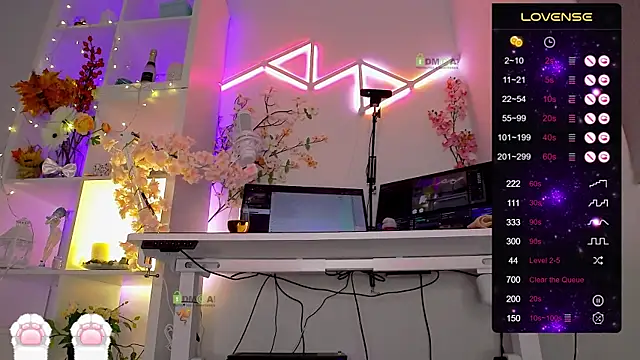 Elena-Marilyn online show from November 2025 08:51:01 PM