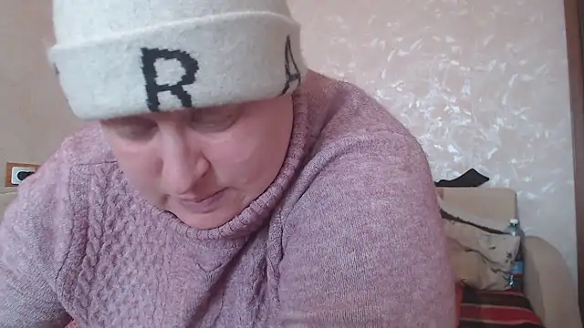 Amy August online show from February 2025 06:21:01 PM