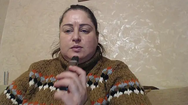 Amy August online show from December 2025 02:04:02 PM