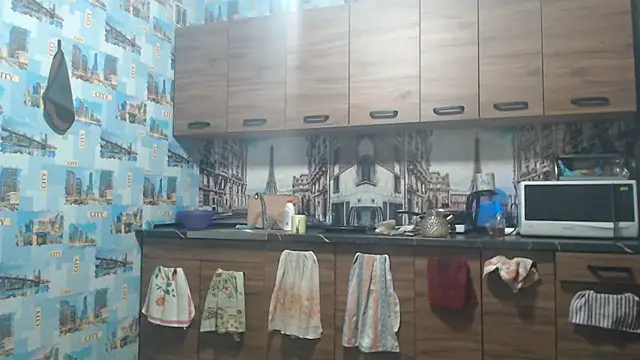 Amy August online show from February 2026 06:09:01 PM