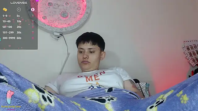 Snapshot of girl_intense444 chatting on January 2025 04:06:01 PM girl intense444 online show from January 2025 04:06:01 PM