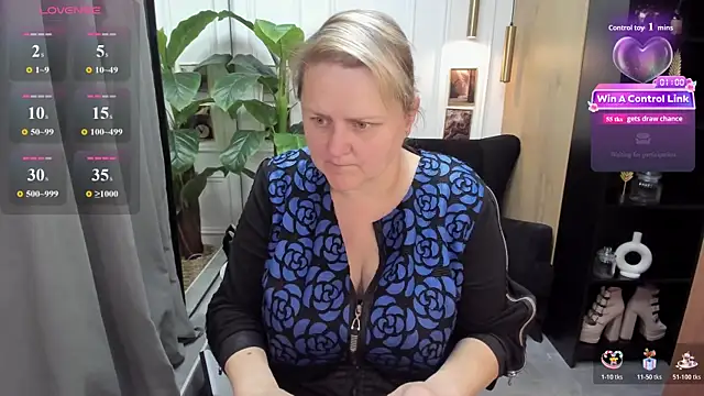 Snapshot of ScarlettSoft chatting on June 2026 05:45:02 AM ScarlettSoft online show from June 2026 05:45:02 AM