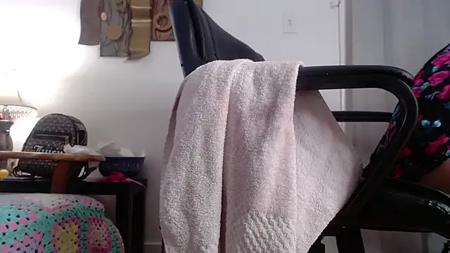 Candy-apple online show from January 2025 02:18:01 AM