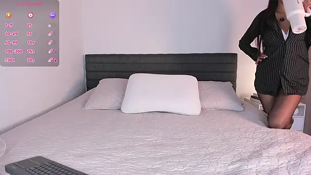 Snapshot of thinysweet chatting on February 2026 12:56:02 PM thinysweet online show from February 2026 12:56:02 PM