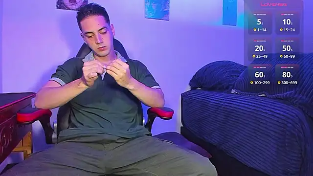 Alex smith00 online show from December 2024 10:28:02 PM