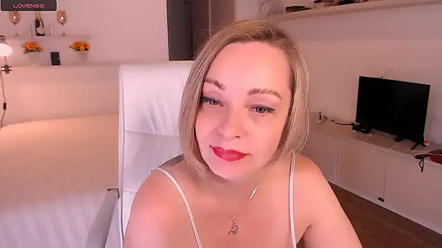 Tilly Eliot online show from November 2025 07:45:02 PM