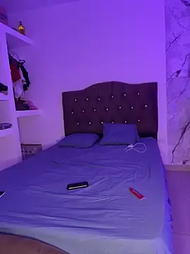 alysson 18 online show from April 2026 01:18:01 PM