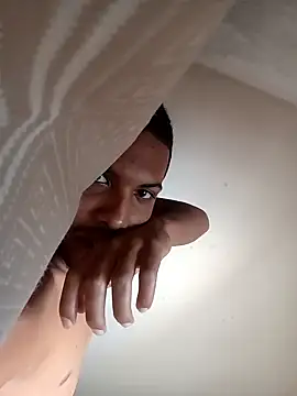 Vinicius5890 online show from April 2026 06:01:01 PM