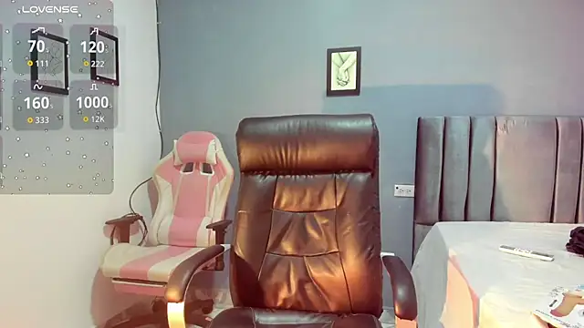 Tiffany teressa online show from February 2026 12:00:01 PM