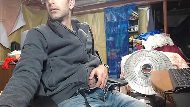 Snapshot of Gsmile1 chatting on December 2024 10:20:01 PM Gsmile1 online show from December 2024 10:20:01 PM