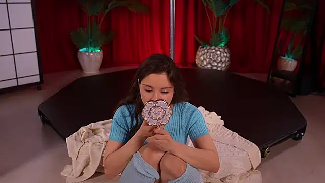 KittyCaitlin online show from November 2025 07:13:01 PM