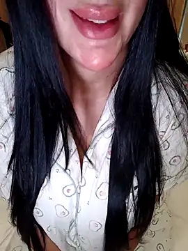 Snapshot of Queen_sousou chatting on April 2026 08:08:01 AM Queen sousou online show from April 2026 08:08:01 AM