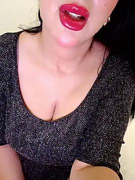 Snapshot of Queen_sousou chatting on June 2026 11:20:01 PM Queen sousou online show from June 2026 11:20:01 PM