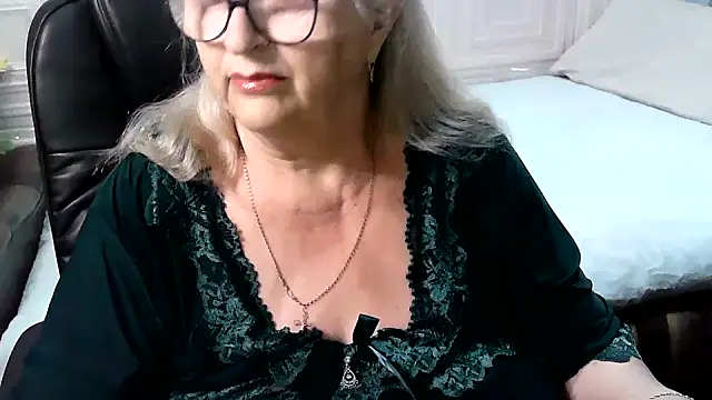 LolkaAlyss online show from April 2026 07:37:02 PM