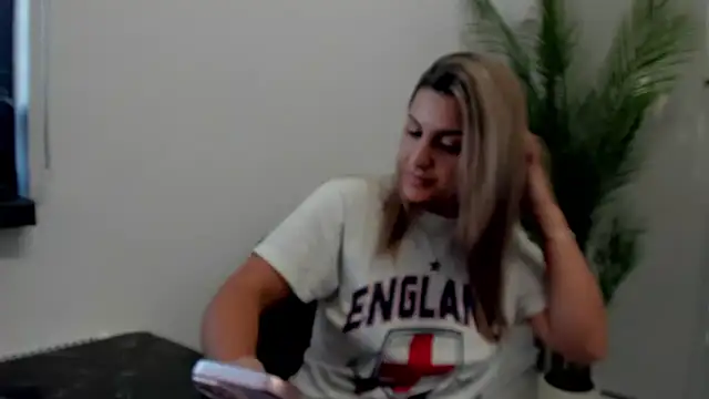 Snapshot of NicolePlay chatting on May 2026 03:25:01 AM NicolePlay online show from May 2026 03:25:01 AM